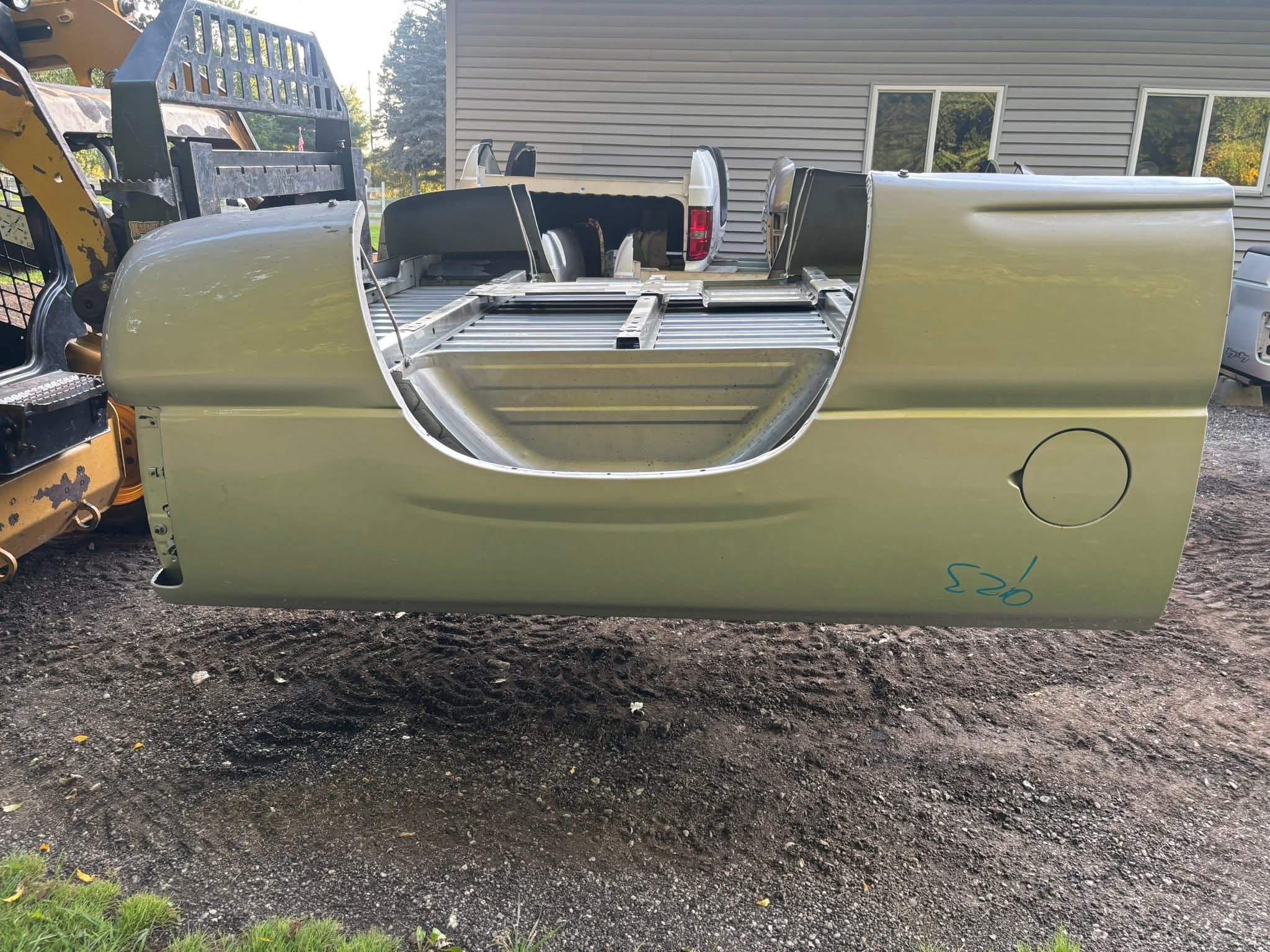 1999-2007 GM 6.6’ bed - Image 2