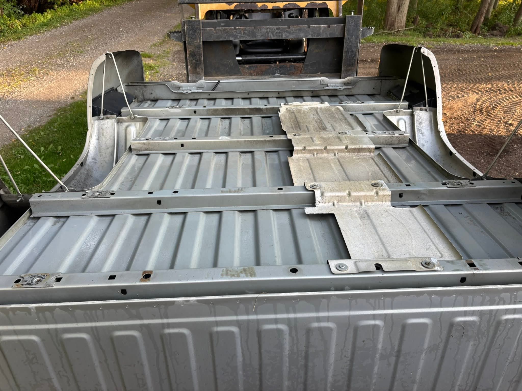 1999-2007 GM 6.6’ bed - Image 6