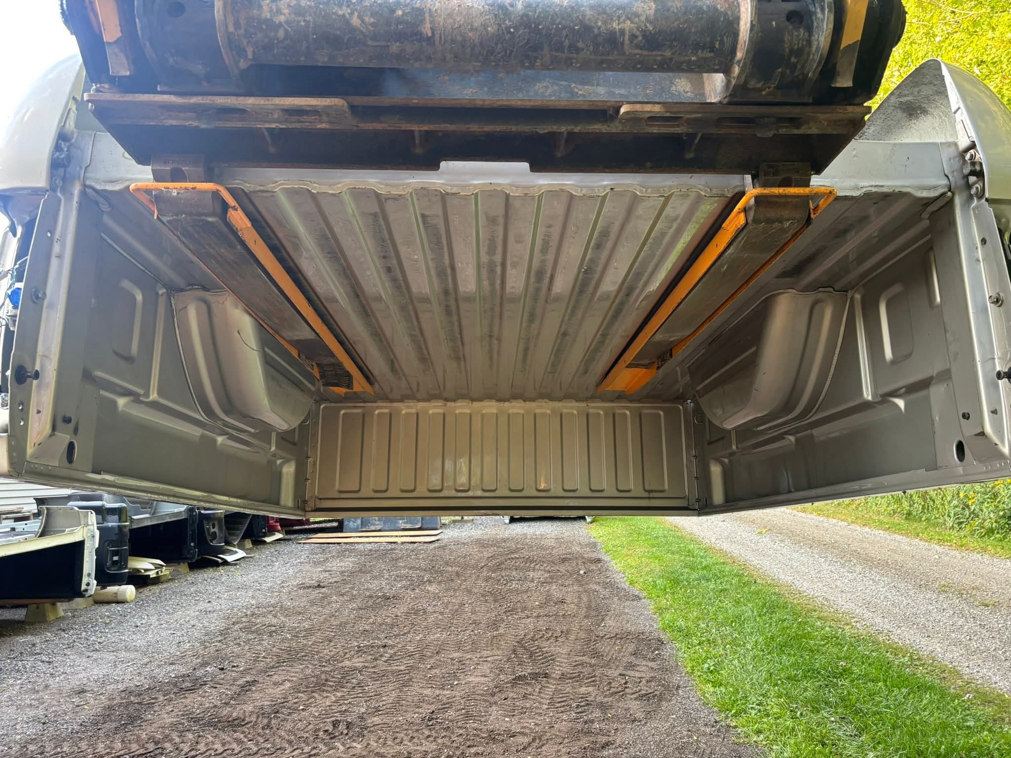 1999-2007 GM 6.6’ bed - Image 9