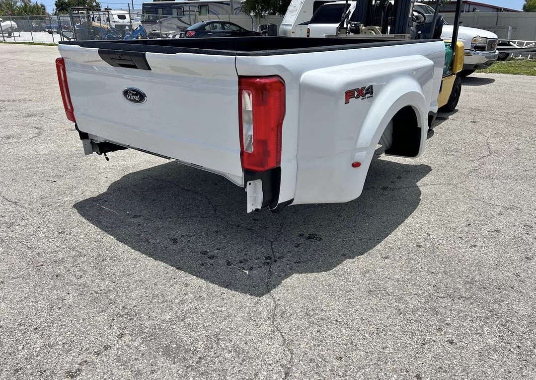 2025-2023 F350 8ft Dually 5th Wheel with Step Gate
