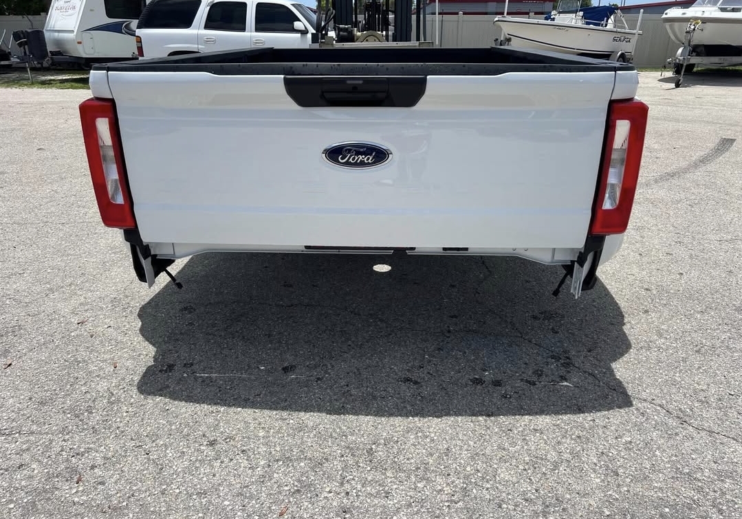 2025-2023 F350 8ft Dually 5th Wheel with Step Gate - Image 4