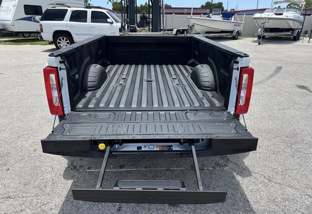 2025-2023 F350 8ft Dually 5th Wheel with Step Gate - Image 6