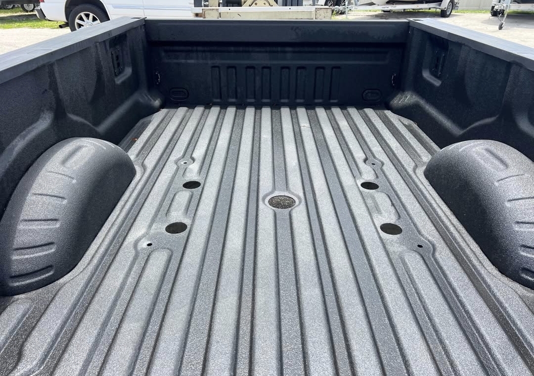 2025-2023 F350 8ft Dually 5th Wheel with Step Gate - Image 7