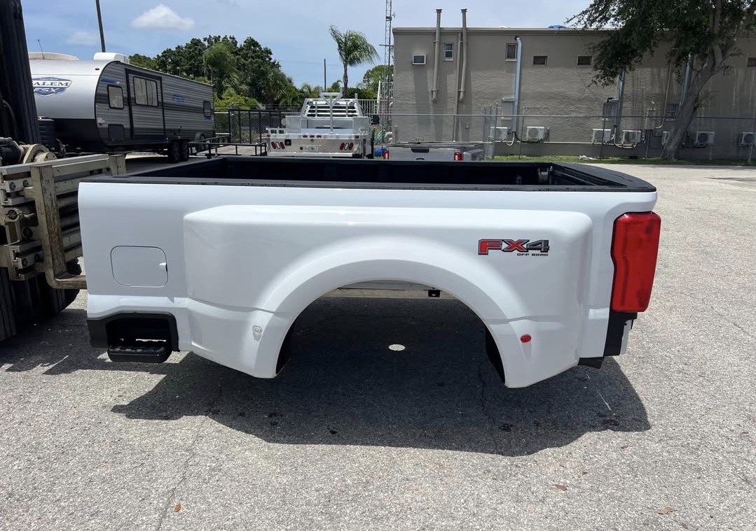 2025-2023 F350 8ft Dually 5th Wheel with Step Gate - Image 9