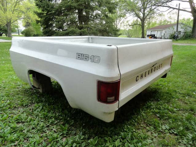 1973–1987 Chevy Squarebody Big 10 Truck Bed - Rust-Free OEM White Fleetside - Image 2