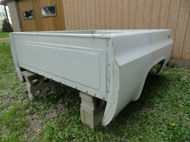 1973–1987 Chevy Squarebody Big 10 Truck Bed - Rust-Free OEM White Fleetside - Image 4