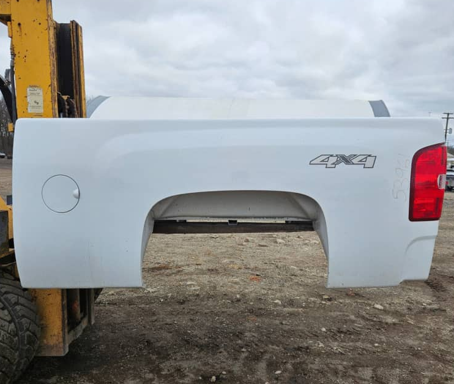 2007–2013 Chevrolet Silverado 1500/2500/3500HD 6'6" Short Bed - OEM White