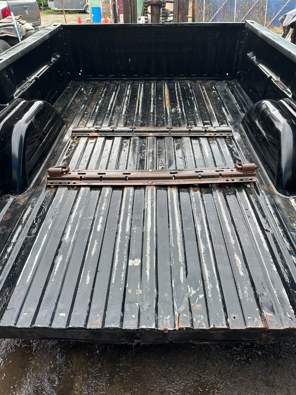 1999–2006 Chevrolet Silverado 3500 Dually Bed - 8-Foot OEM Black DRW Bed - Image 6