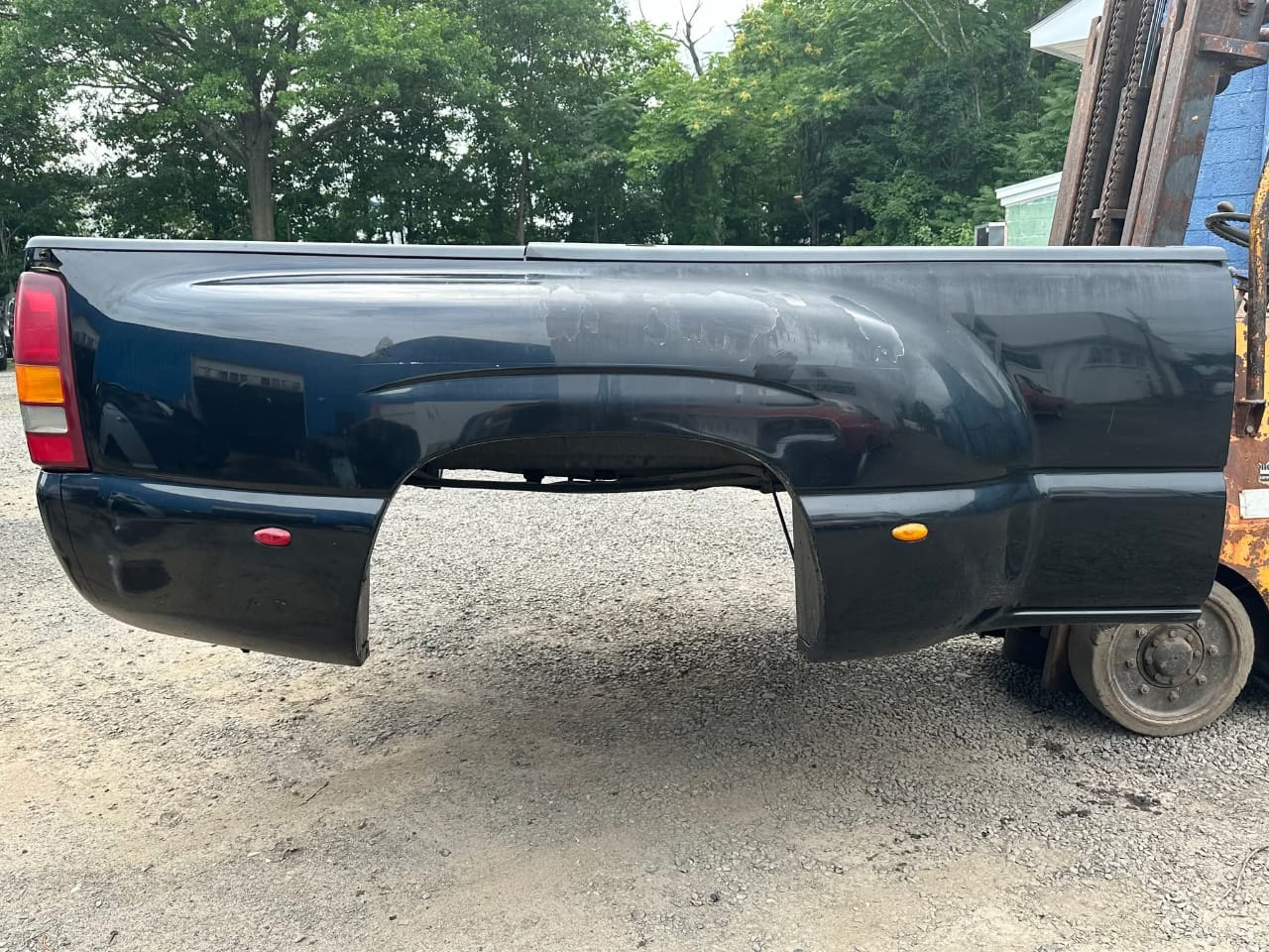 1999–2006 Chevrolet Silverado 3500 Dually Bed - 8-Foot OEM Black DRW Bed - Image 5