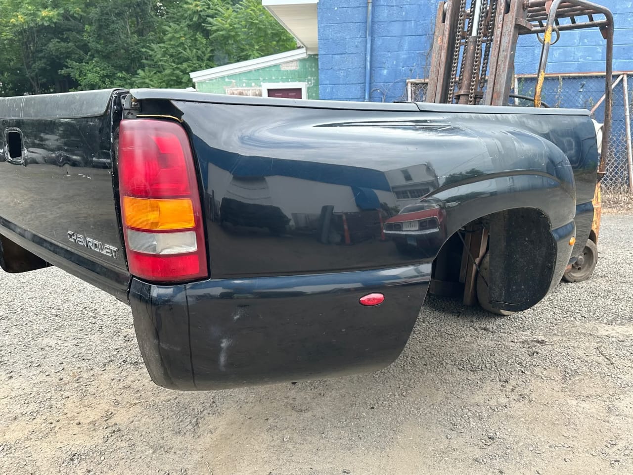 1999–2006 Chevrolet Silverado 3500 Dually Bed - 8-Foot OEM Black DRW Bed - Image 3