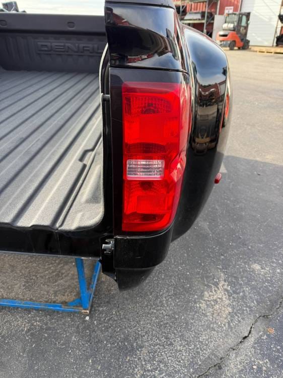 2014–2018 GMC Sierra 3500HD Denali 8-Foot Dually Bed - OEM Black DRW Long Bed - Image 7