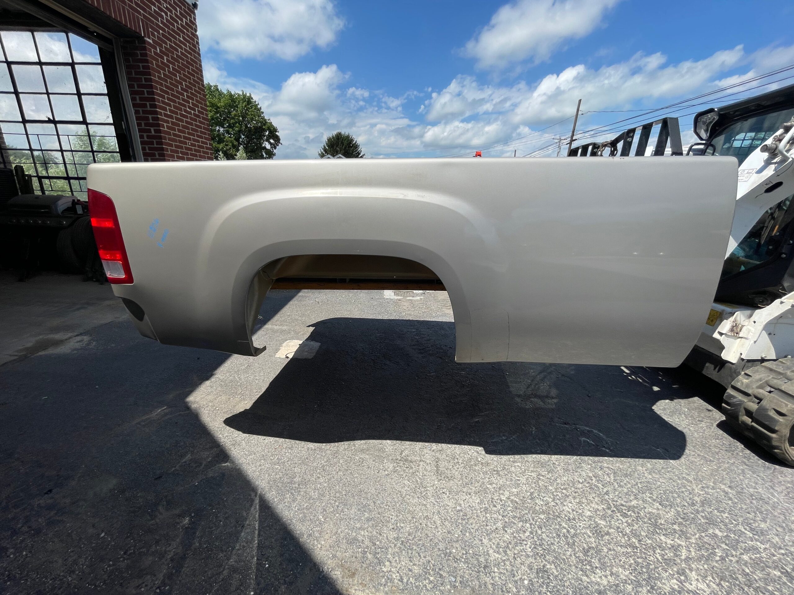 2007-2014 GMC sierra 8’ bed #12556 - product photo 2